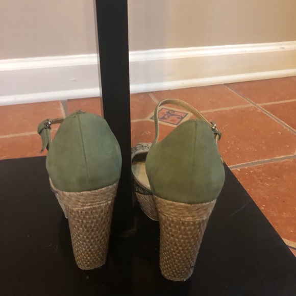 Wedge - Picture 2 of 4